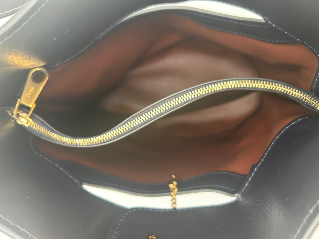Chloe Aby Bucket