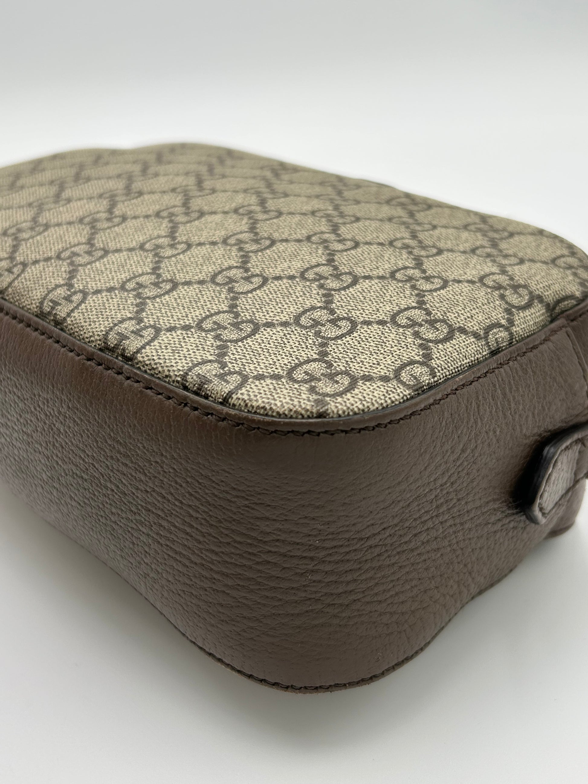 Gucci Supreme CamBag