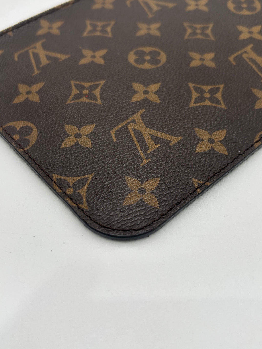 LV Pouch