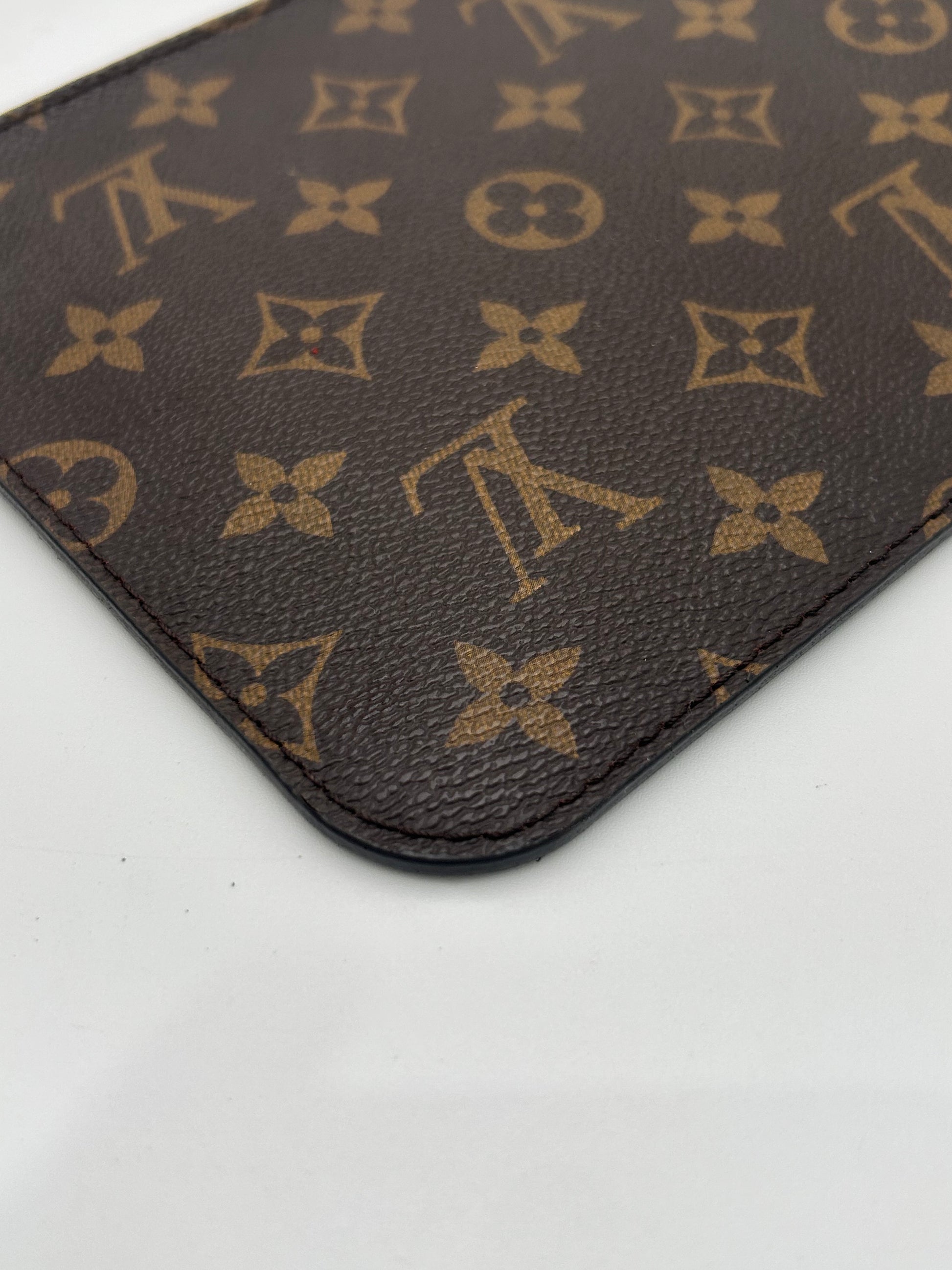 LV Pouch