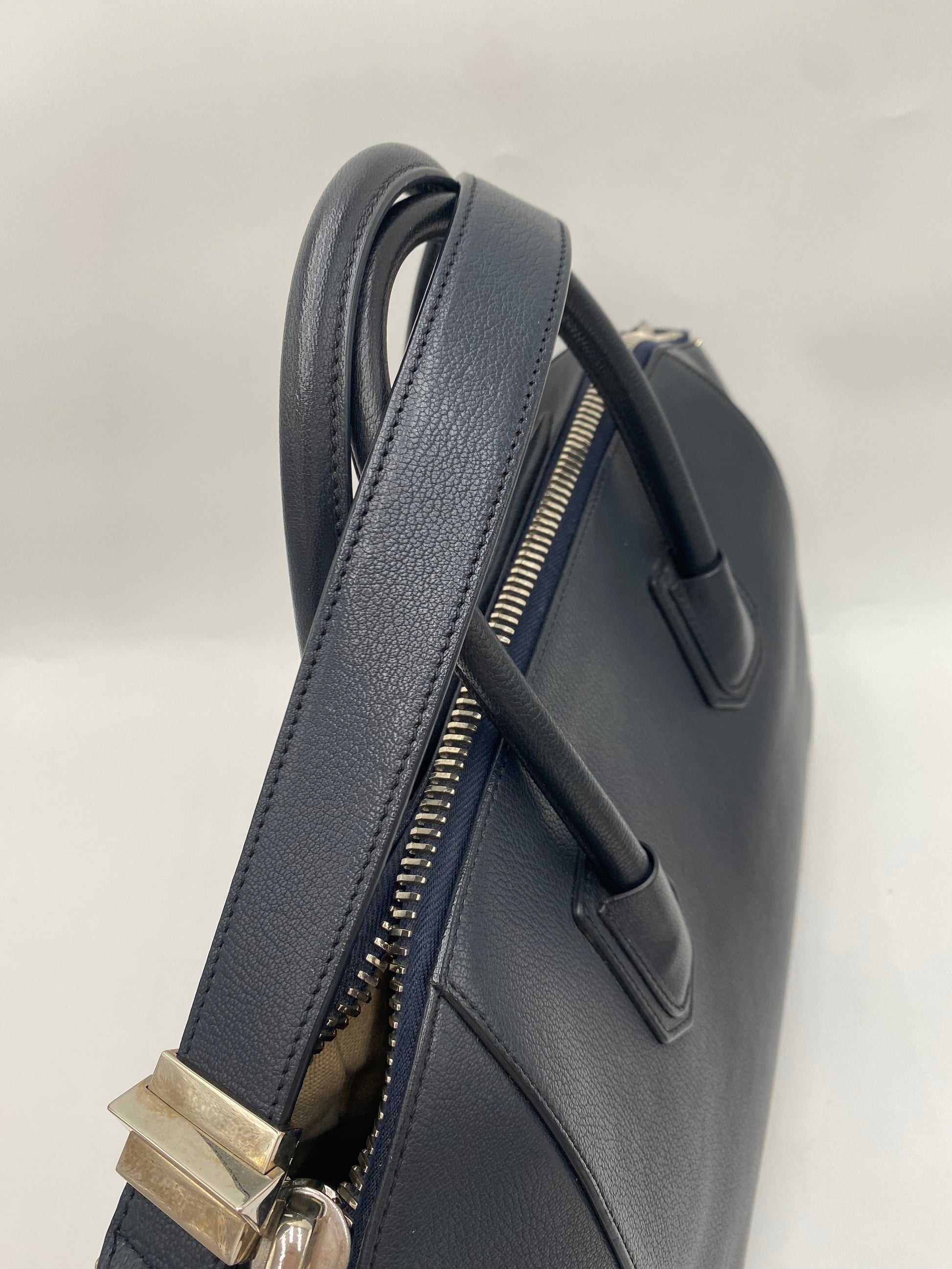 Givenchy Antigona Medium