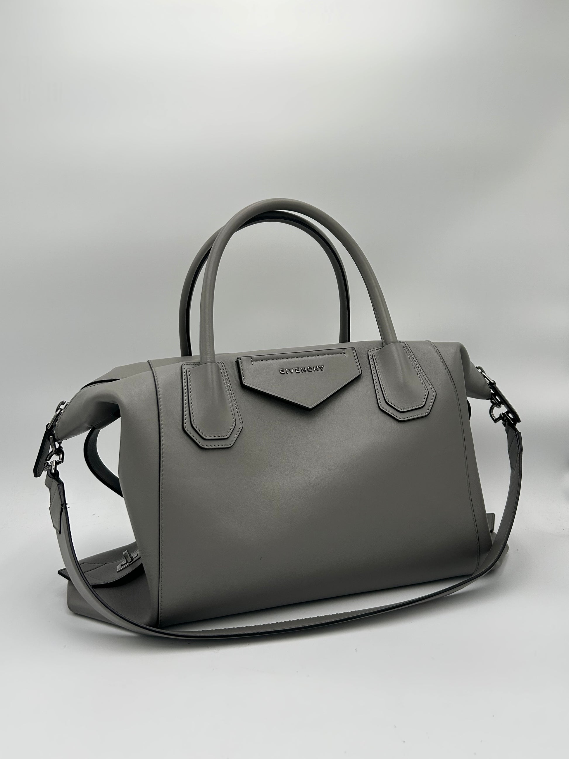 Givenchy Soft Antigona