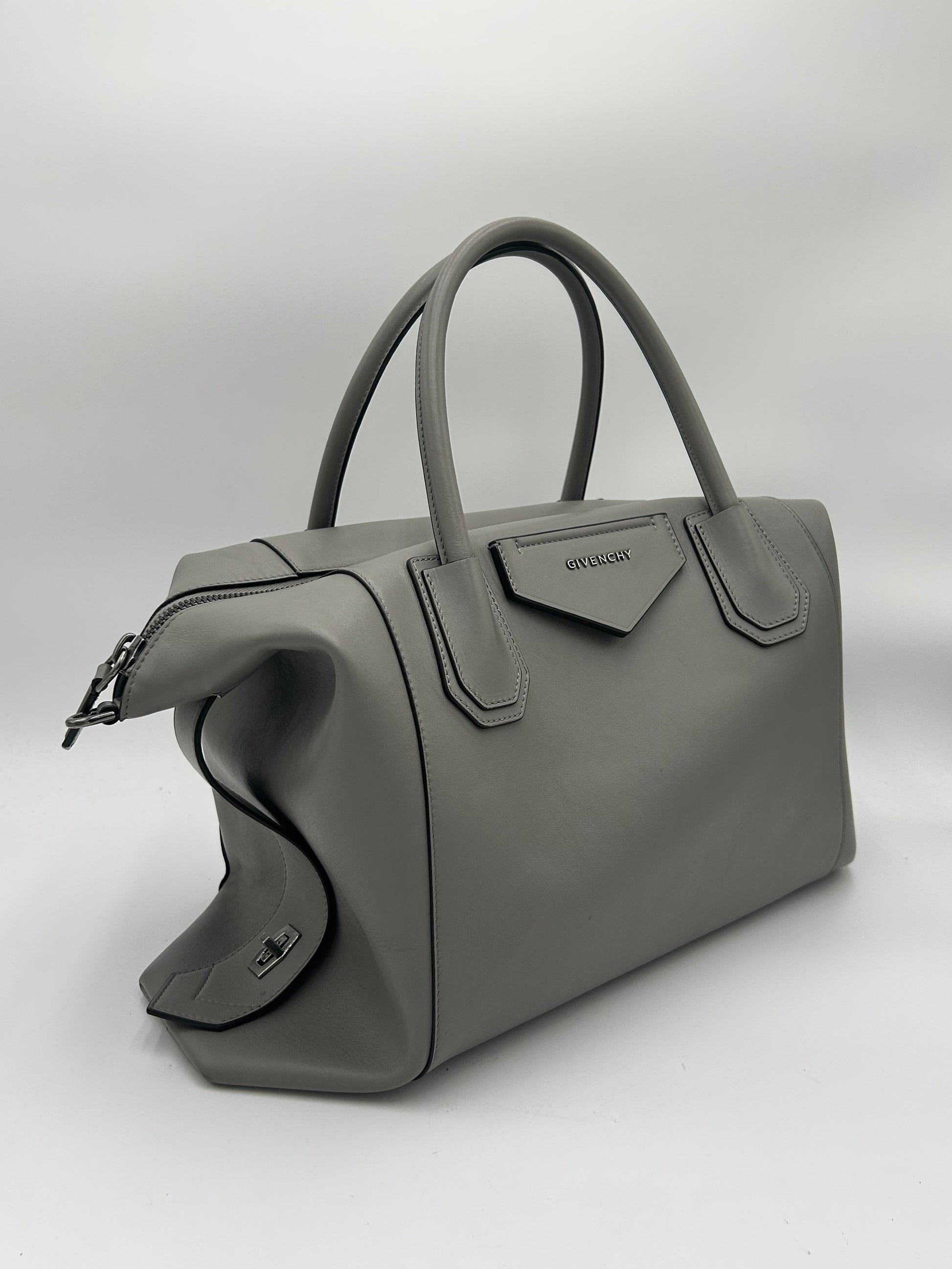 Givenchy Soft Antigona