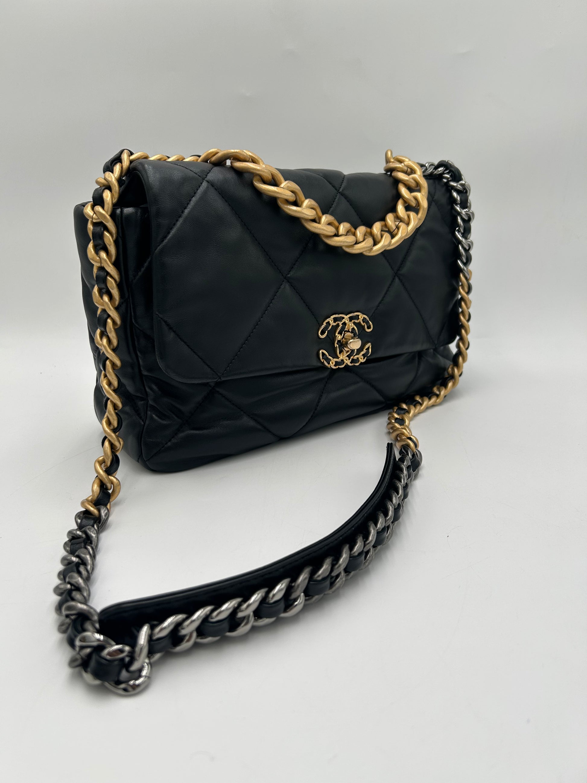 Chanel 19 Large
