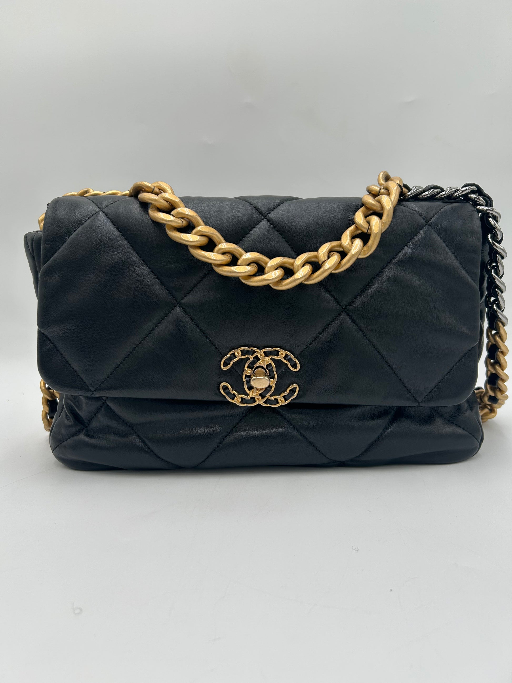 Chanel 19 Large