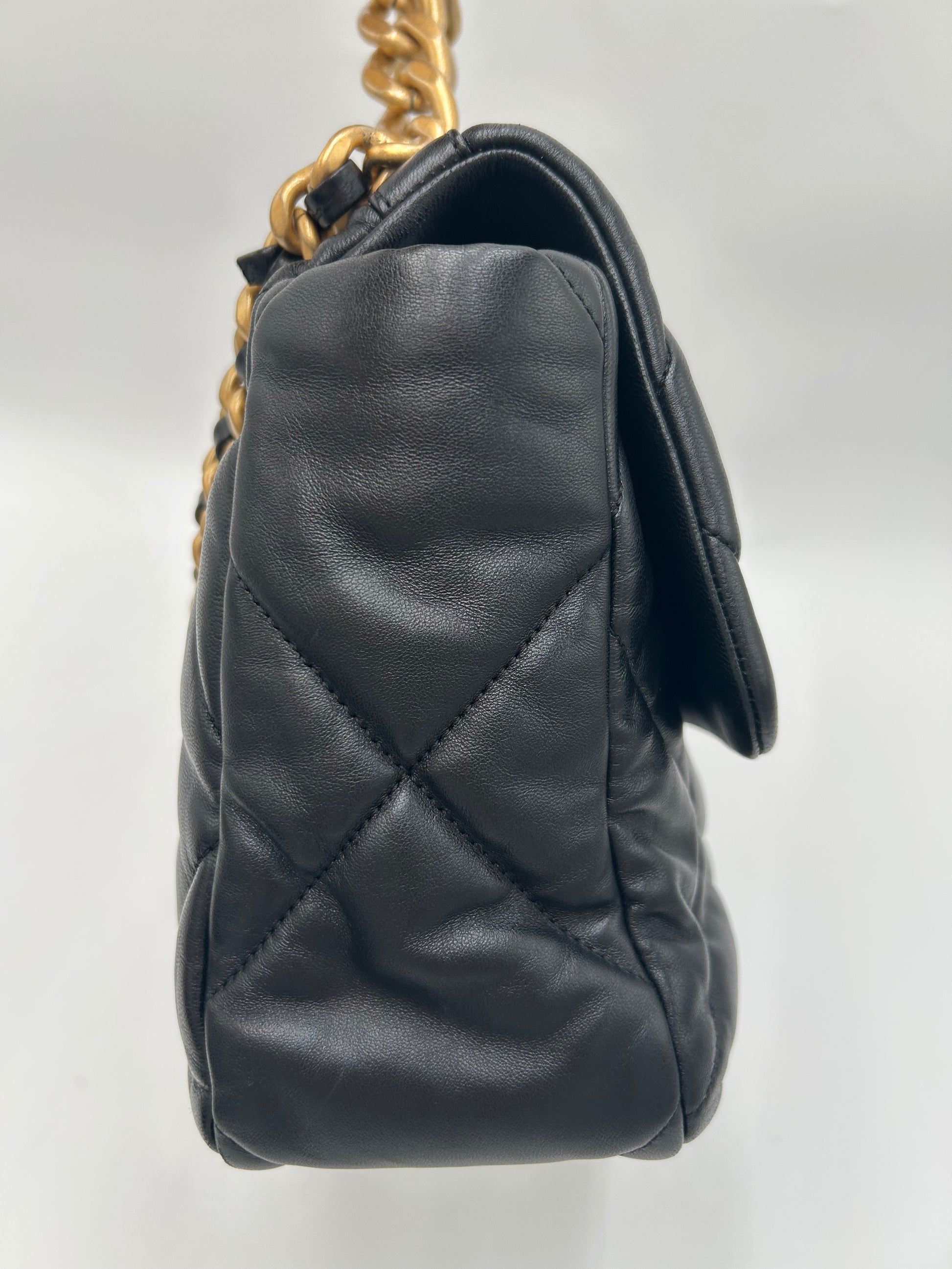 Chanel 19 Large
