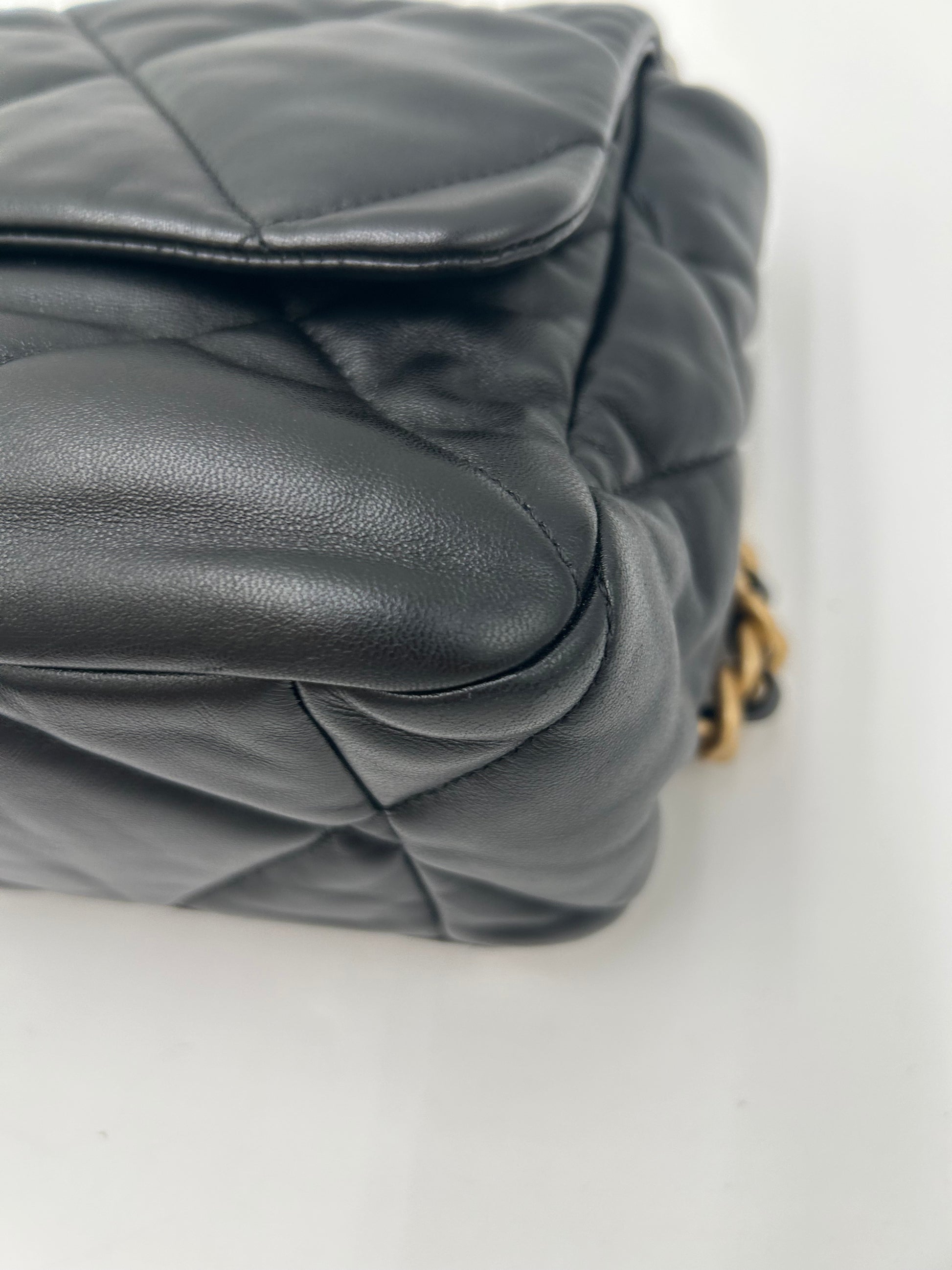 Chanel 19 Large
