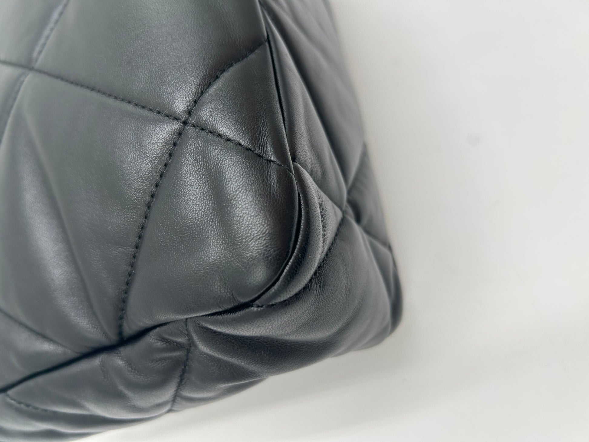 Chanel 19 Large