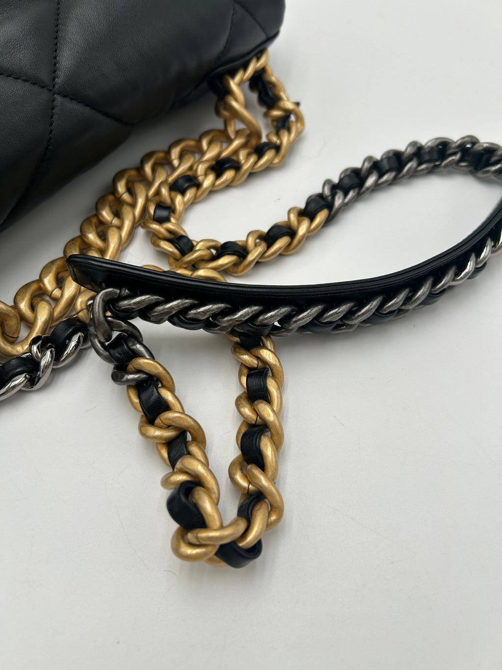 Chanel 19 Large