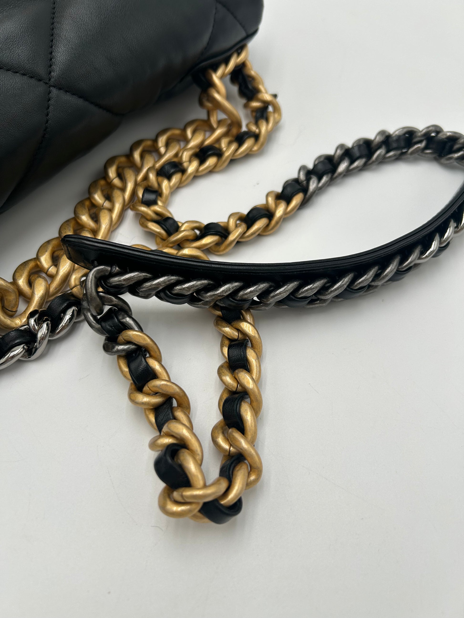 Chanel 19 Large
