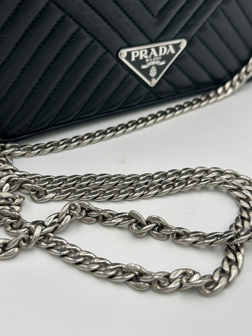 Prada Diagramme Wallet on Chain