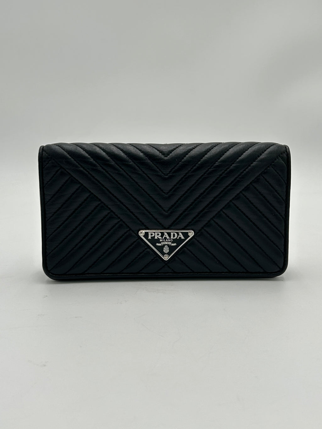 Prada Diagramme Wallet on Chain