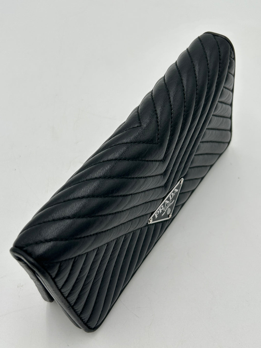 Prada Diagramme Wallet on Chain