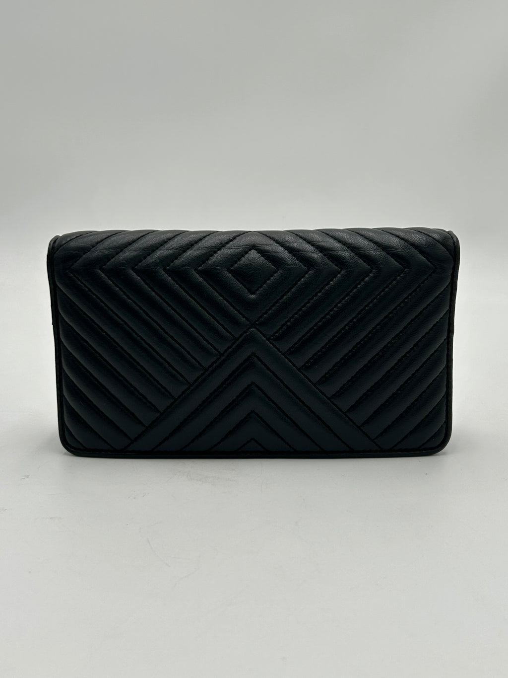 Prada Diagramme Wallet on Chain