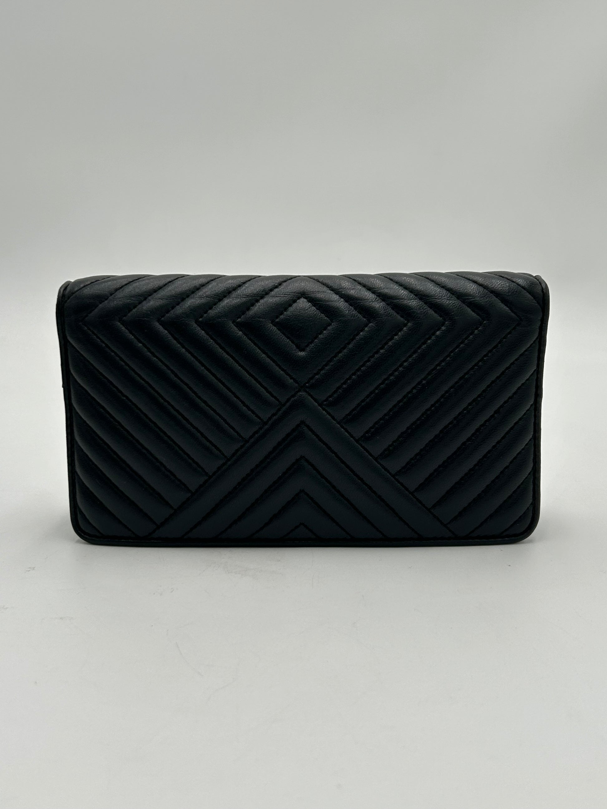 Prada Diagramme Wallet on Chain