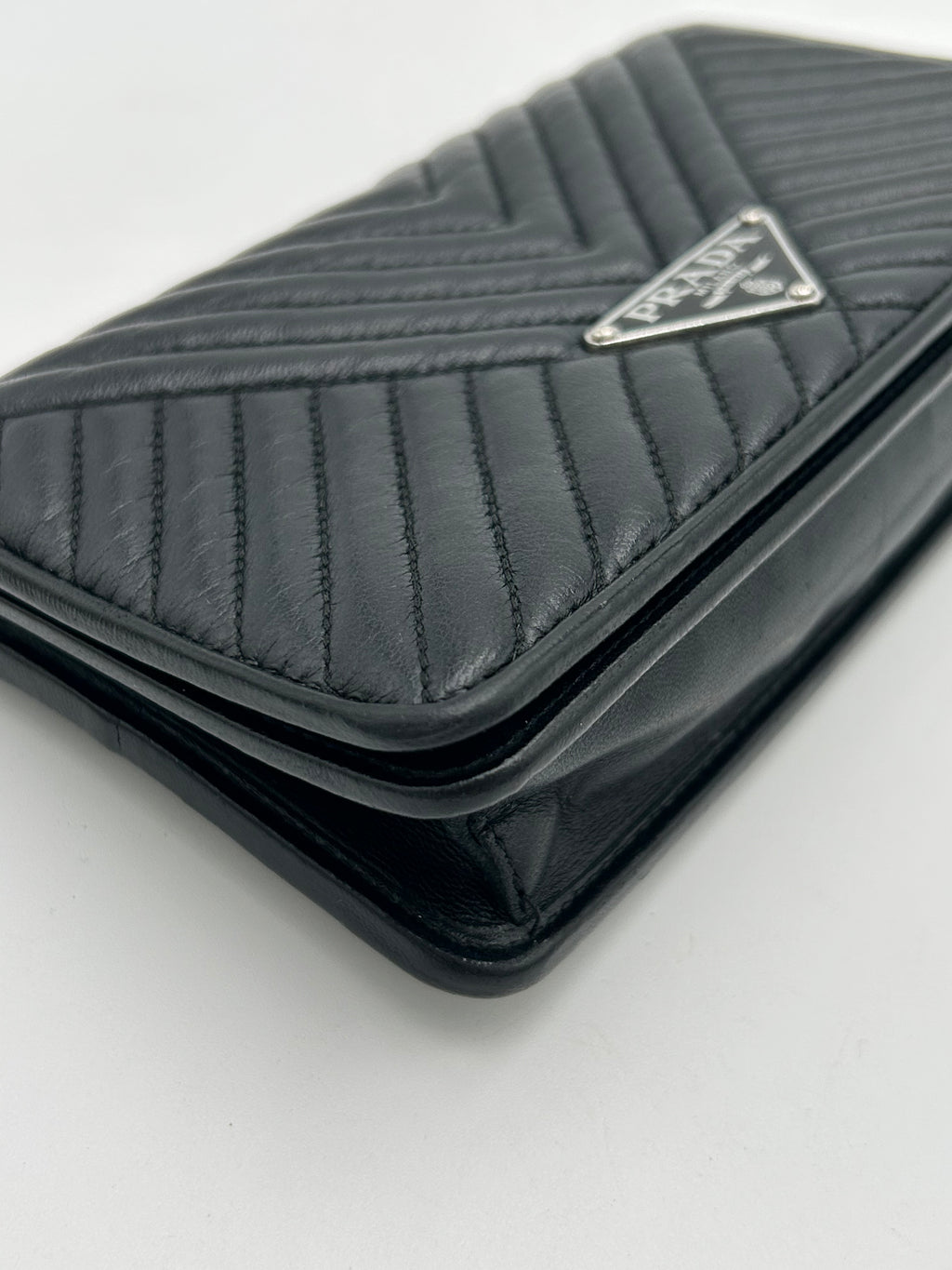 Prada Diagramme Wallet on Chain