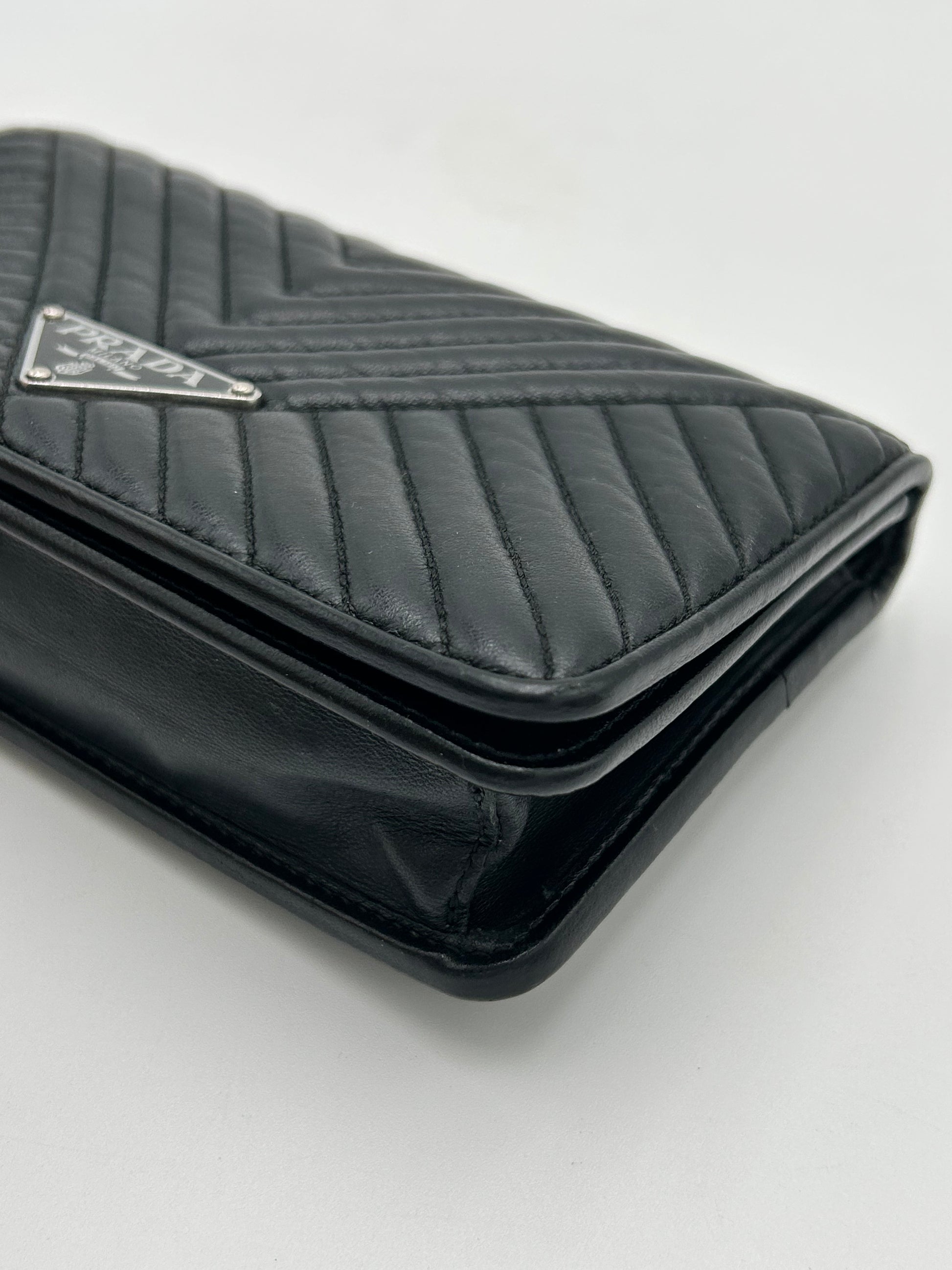 Prada Diagramme Wallet on Chain