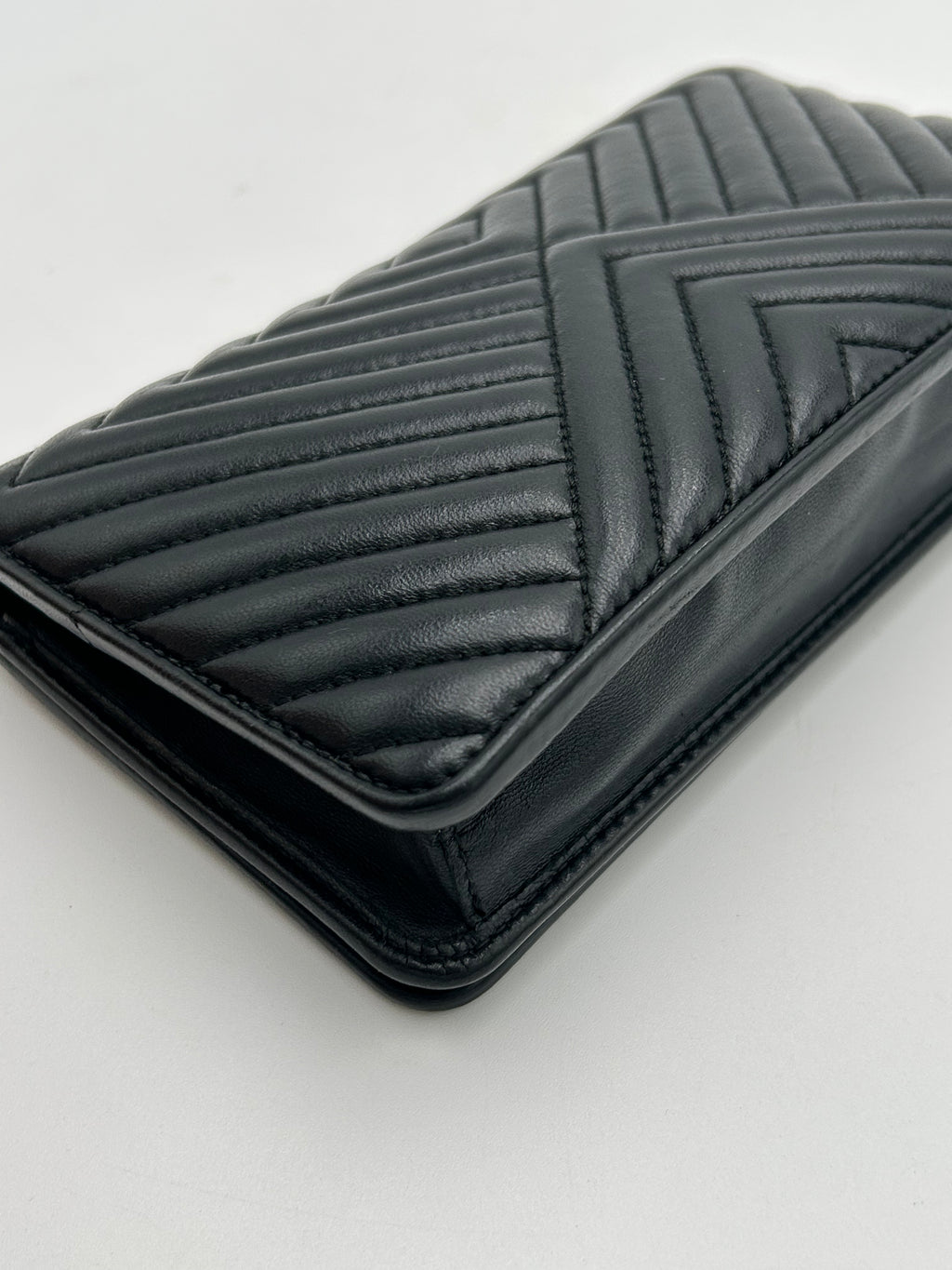 Prada Diagramme Wallet on Chain