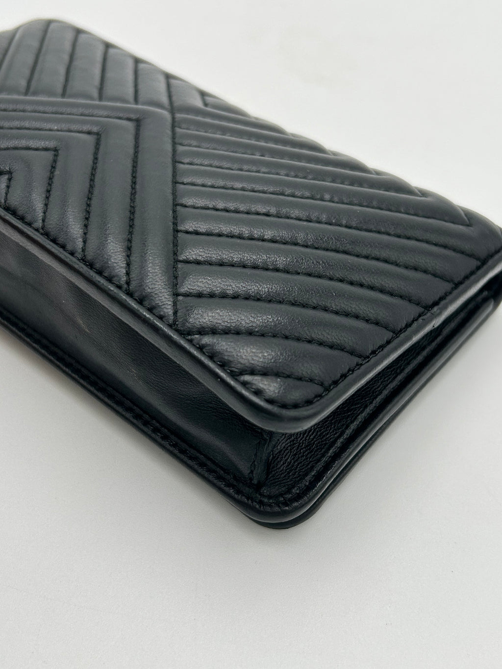 Prada Diagramme Wallet on Chain
