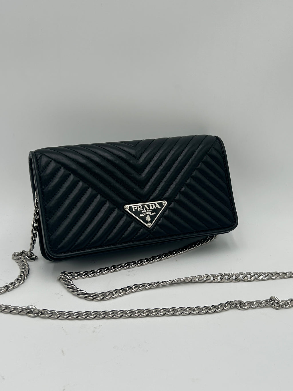 Prada Diagramme Wallet on Chain