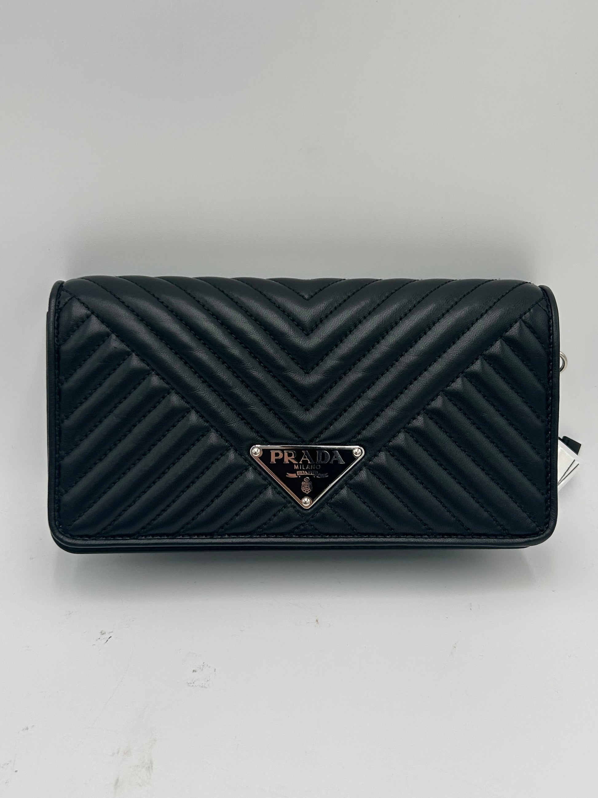 Prada Diagramme Wallet on Chain