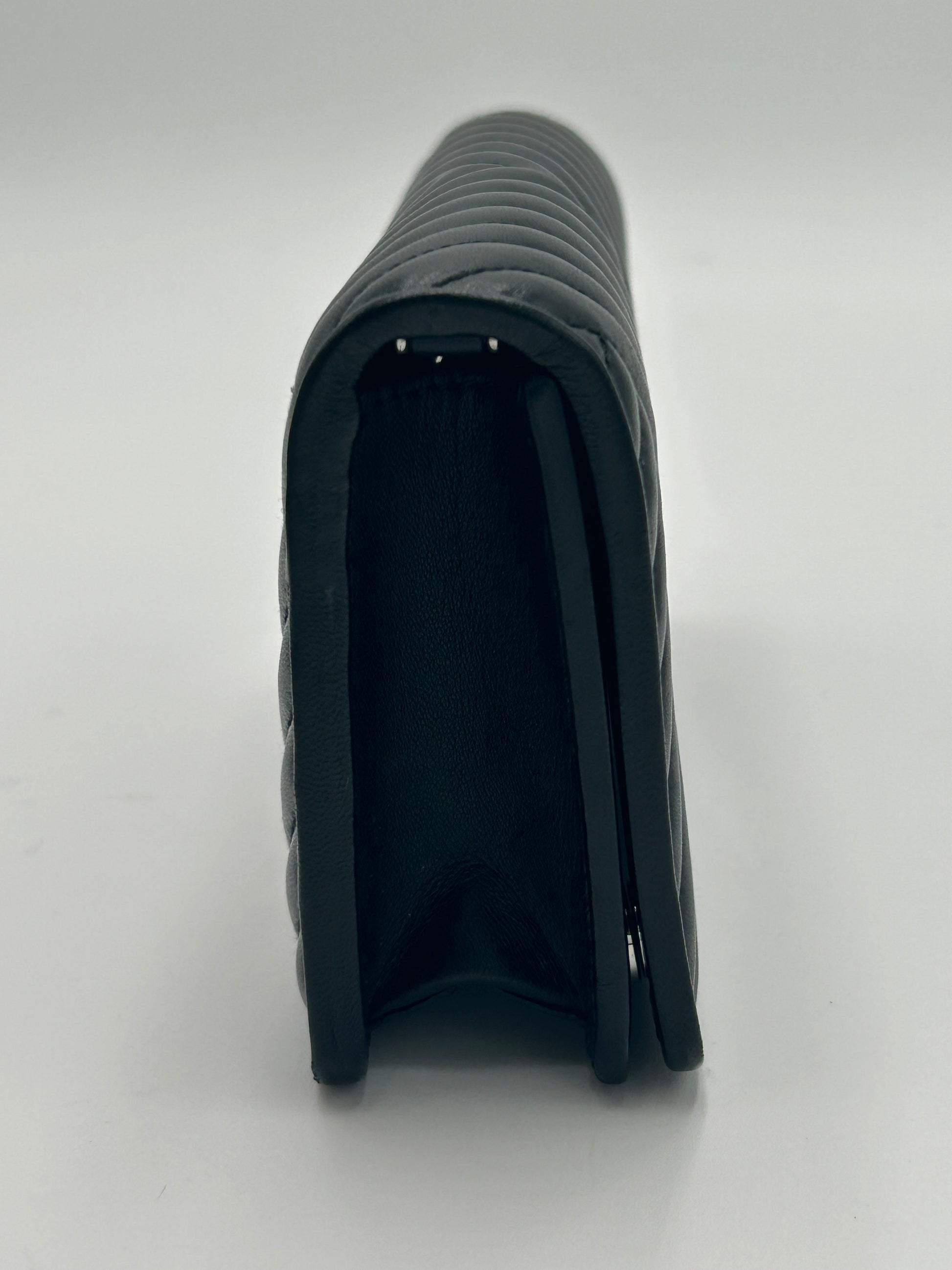 Prada Diagramme Wallet on Chain