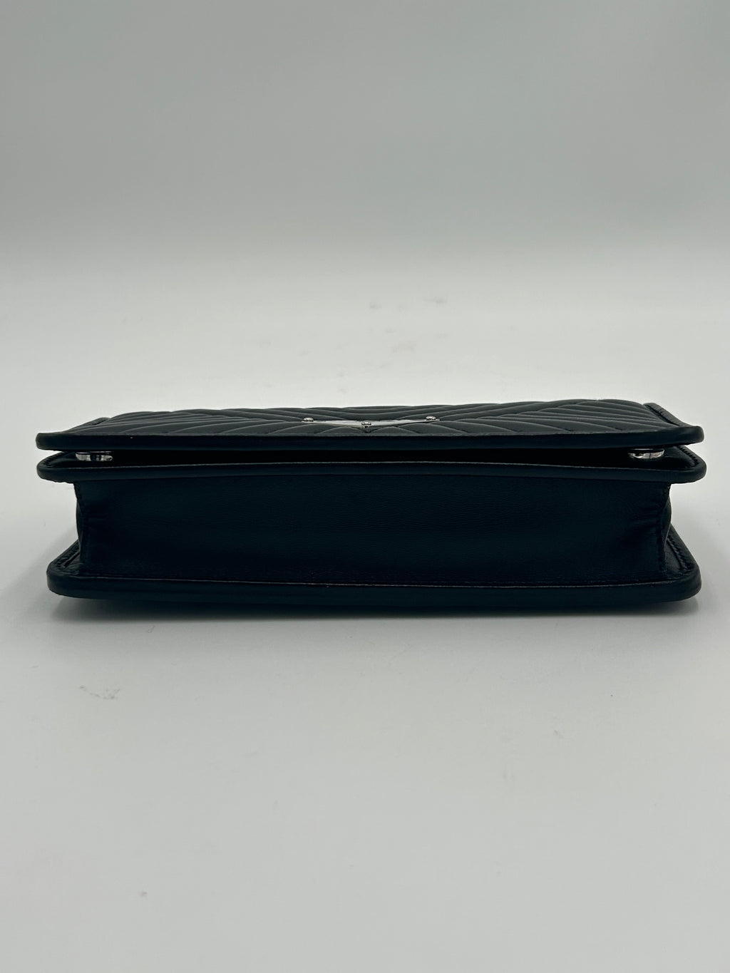 Prada Diagramme Wallet on Chain