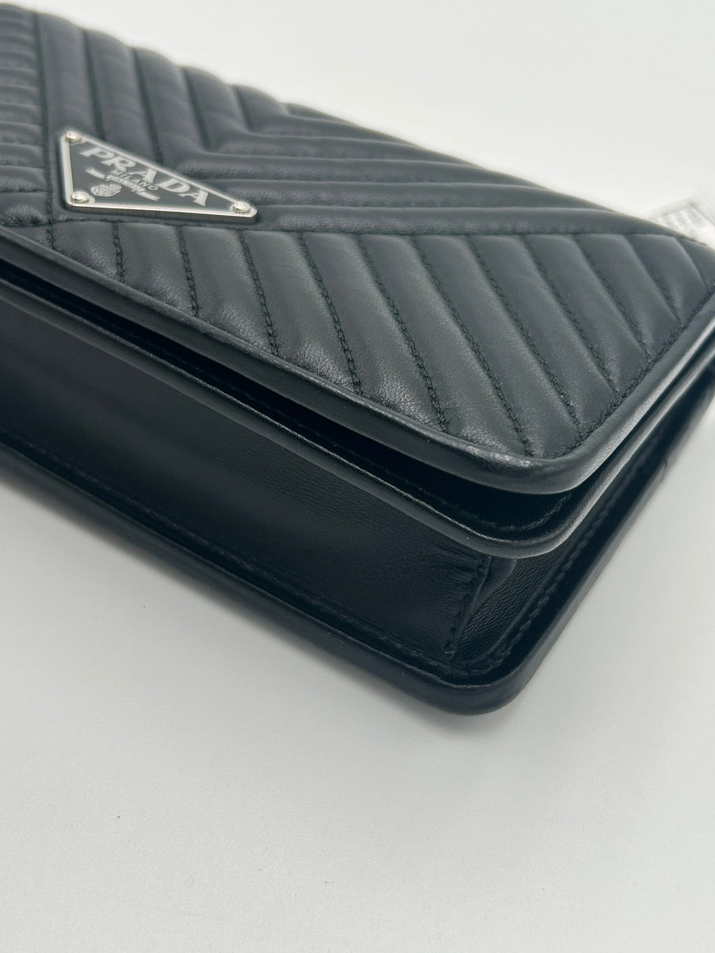 Prada Diagramme Wallet on Chain