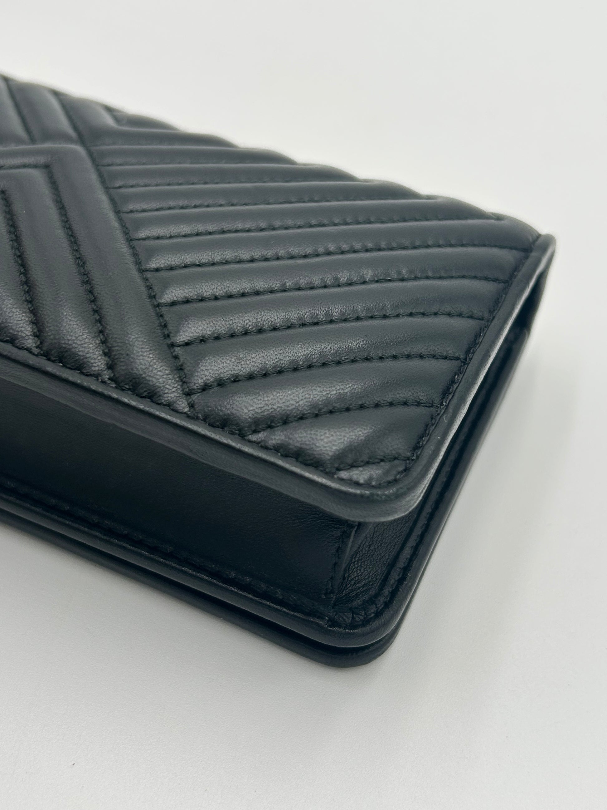 Prada Diagramme Wallet on Chain