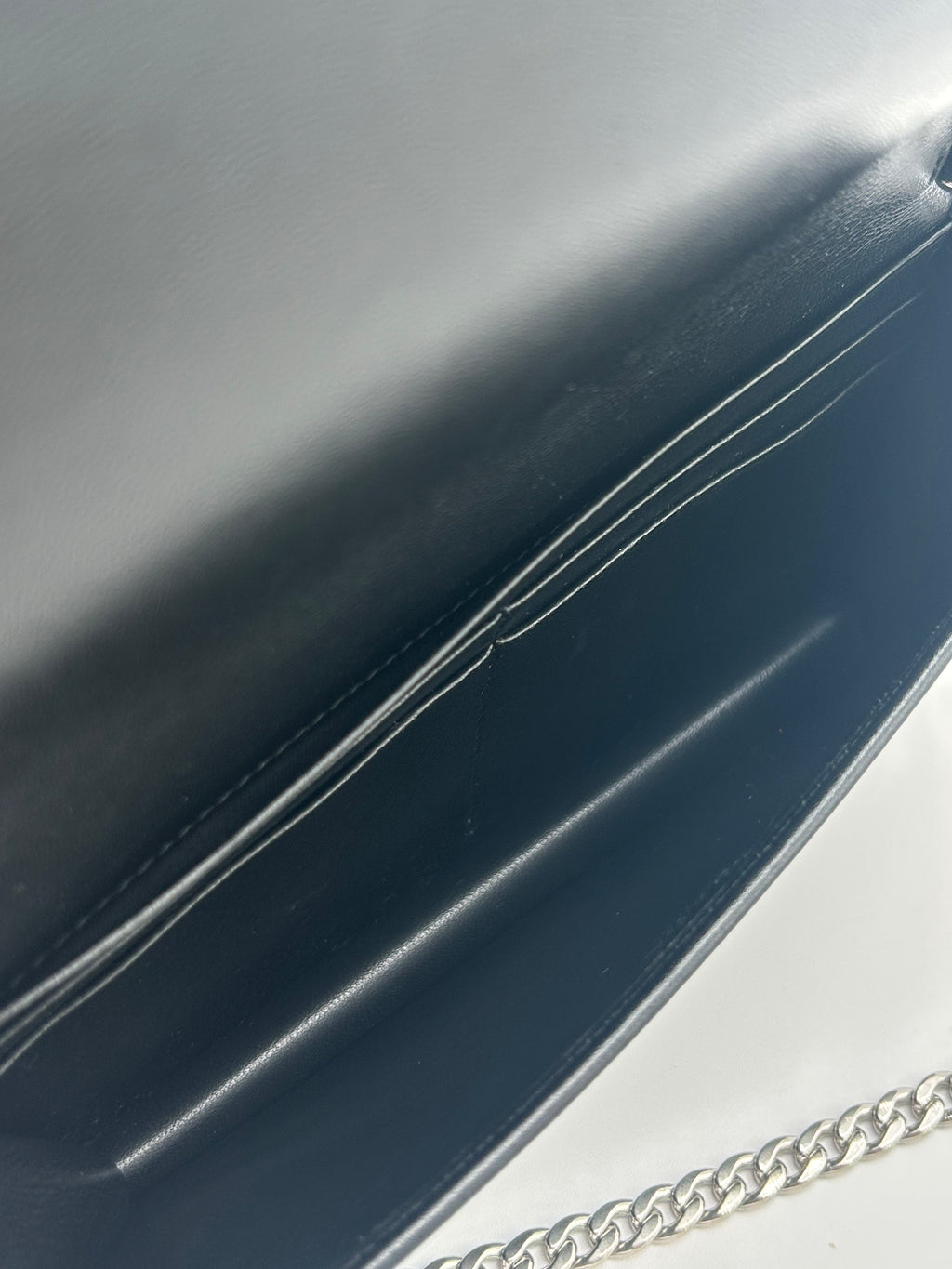 Prada Diagramme Wallet on Chain