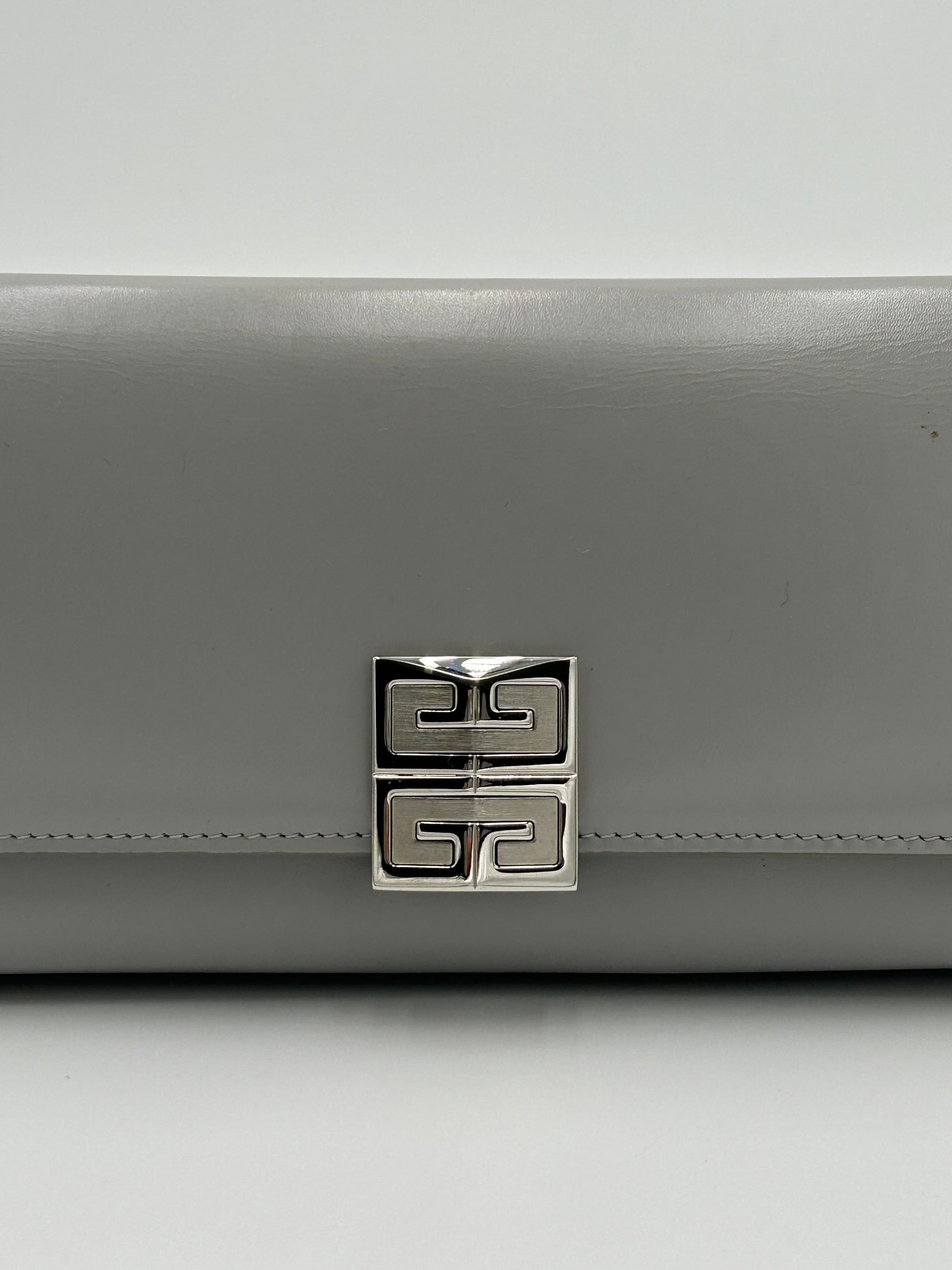 Givenchy Wallet on Chain