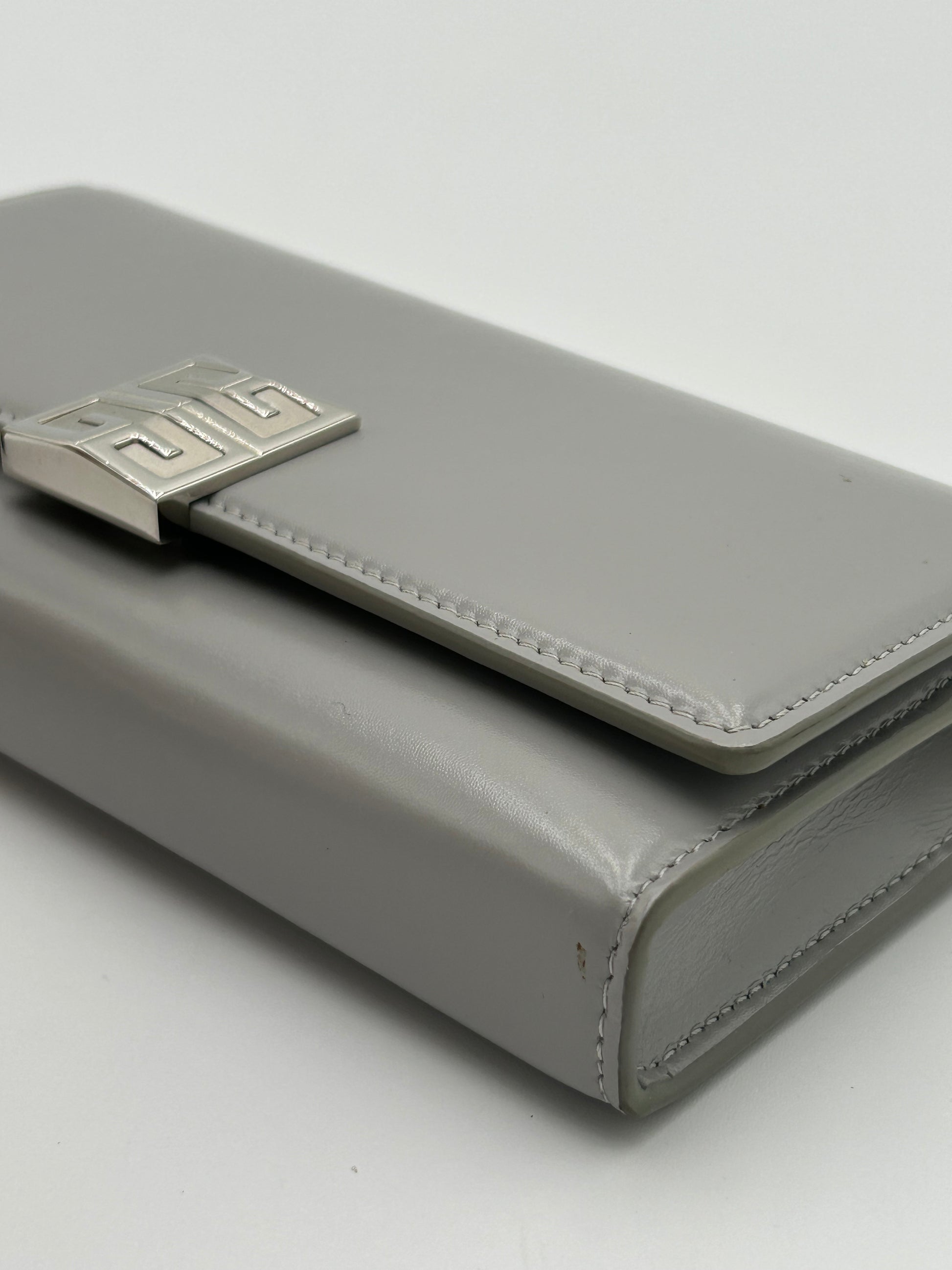 Givenchy Wallet on Chain