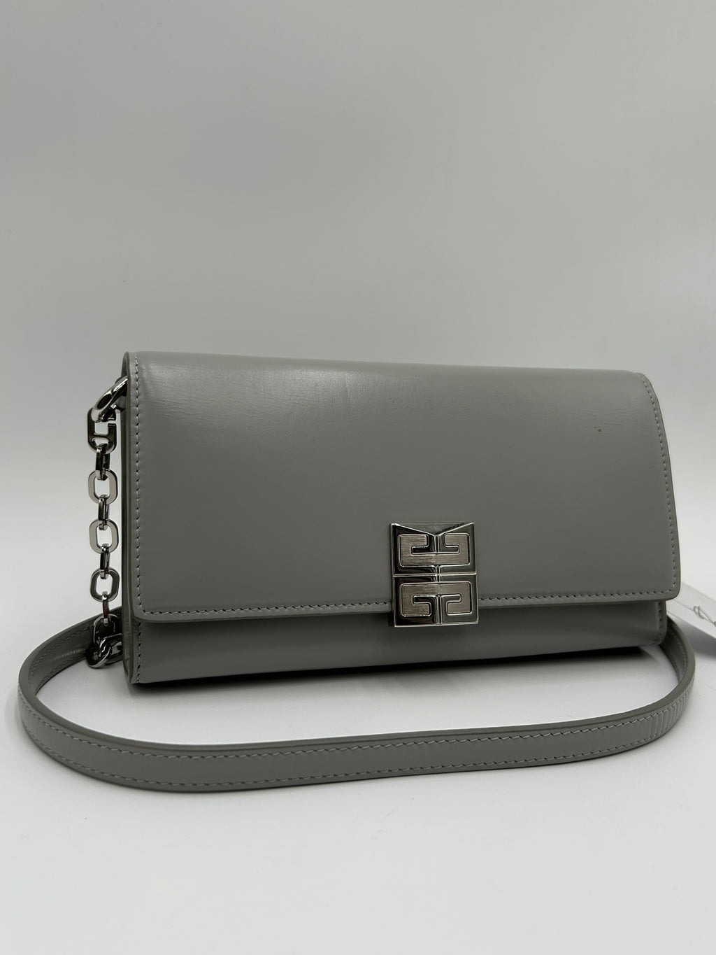 Givenchy Wallet on Chain