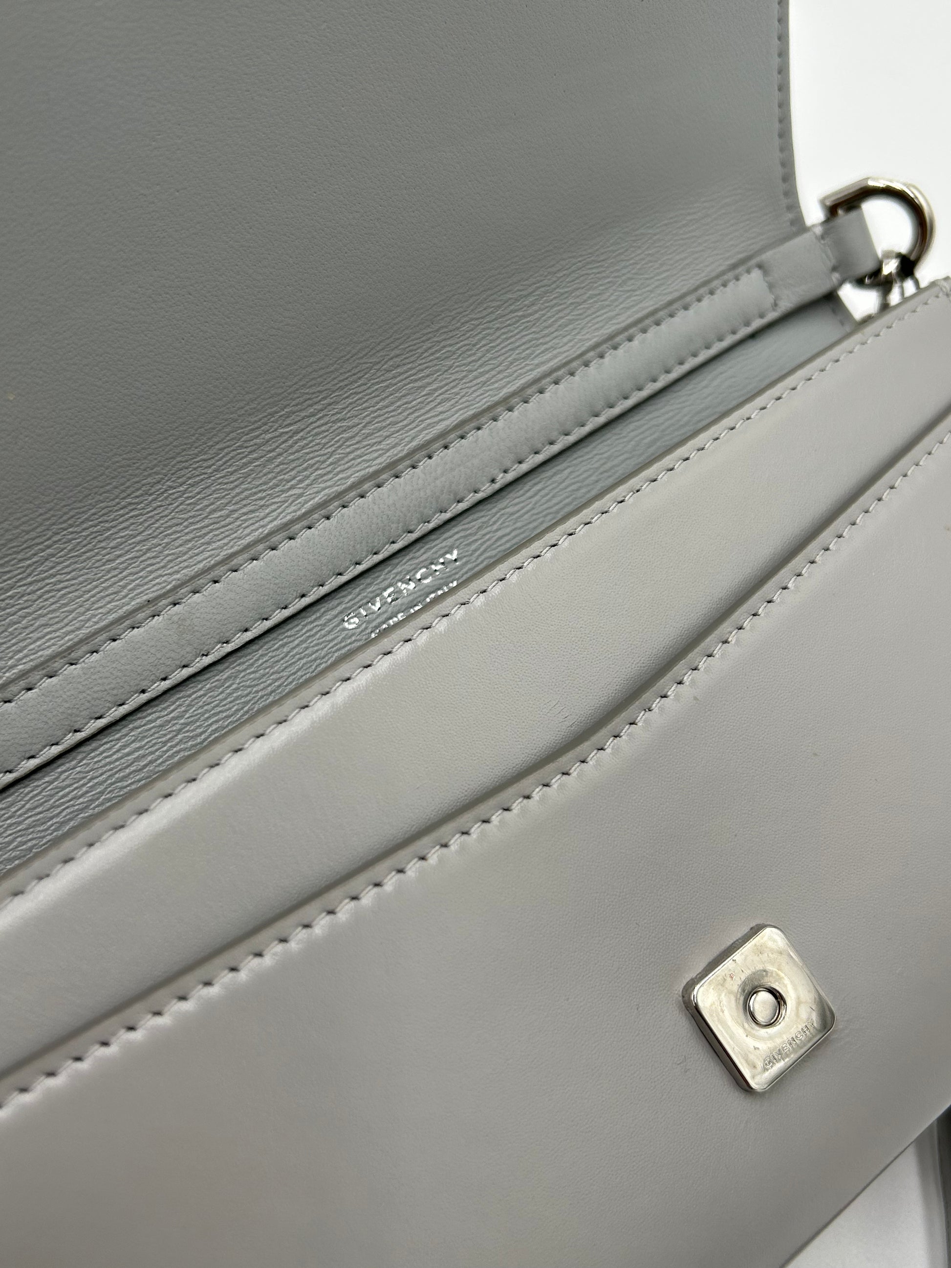 Givenchy Wallet on Chain